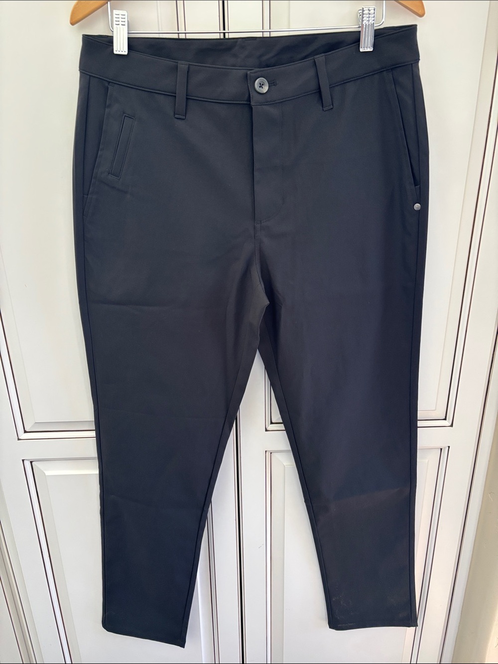 Vuori V427 Cascade Tech Chino Pants Black Athletic Golf Stretch Mens Size 32 NEW